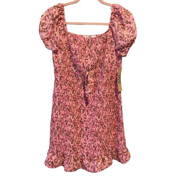 🍄 Smocked Cut-Out Dress NWT Madden NYC Junior Large Short Puffy Sleeves Floral - Picture 4 of 11